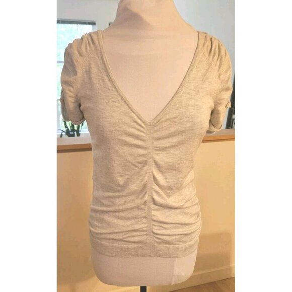 Express Ruched Short Sleeve Banded Sweater Wmns Sz M Flattering Fit Light Grey - Picture 1 of 5